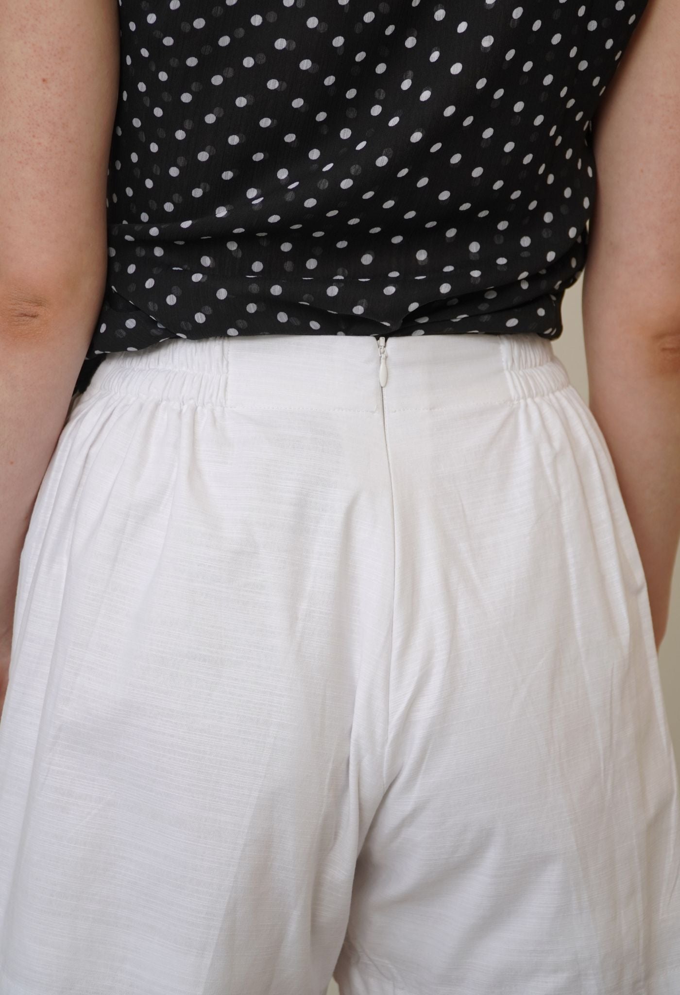 Raelle Shorts White